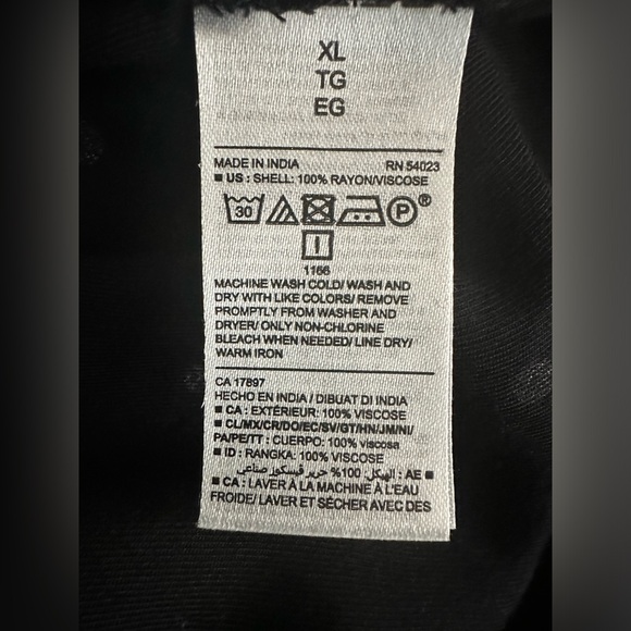 Women’s Old Navy black with white polka dots button up top - Picture 4 of 4